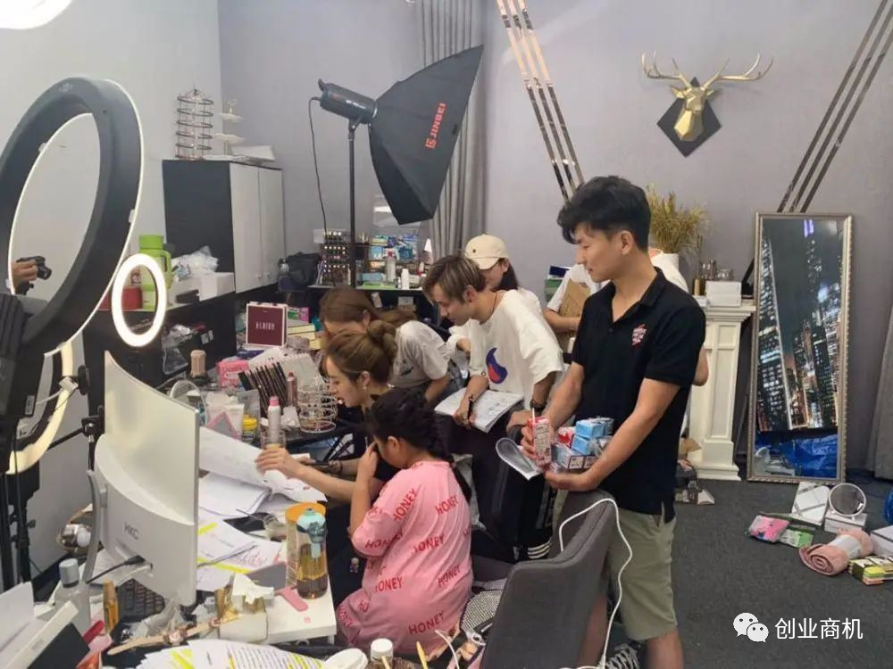 在家赚钱的十种方法:成本200转手卖300的冷门生意，可月赚10万！